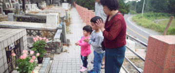 燕巢掃墓。小孩初訪