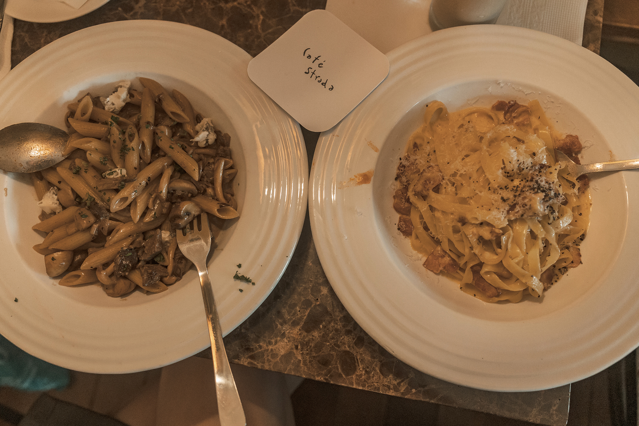 步道咖啡館。Cafe Strada